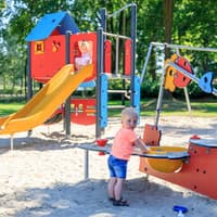 Uw kinderen spelen ondertussen in de speeltuin....